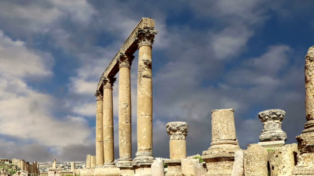 Römische-Ruinen-in-der-jordanischen-Stadt-Jerash-(Gerasa-der-Antike),-die-Hauptstadt-und-größte-Stadt-Jerash-Governorate,-Jordanien