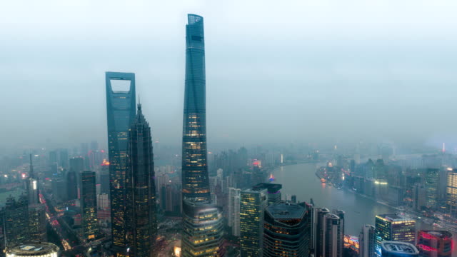 Lapso-de-tiempo-de-los-tres-rascacielos-más-altos-de-Shanghái,-el-Shanghai-World-Financial-Center,-la-Torre-Jin-Mao-y-la-Torre-de-Shanghái-al-atardecer