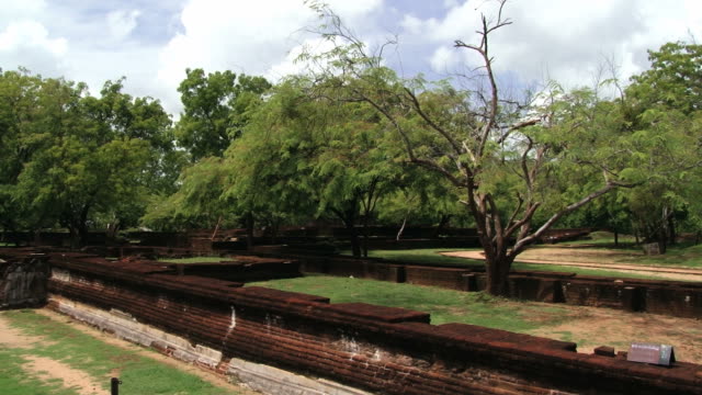 Ruinen-des-Gebäudes-in-der-antiken-Stadt-Polonnaruwa,-Sri-Lanka.
