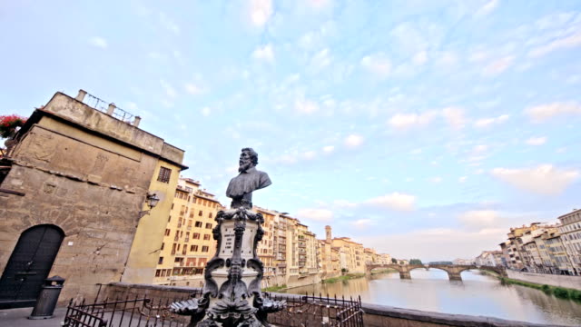 Skulptur-in-Brücke-Ponte-Vecchio-in-Florenz