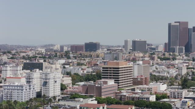 Los-Angeles-Aerial-Skyline-Stadtbild-Sightseeing-Blick.-Bürotürme-überfüllten-Downtown-LA-Antennen-Panoramablick.-Schwenken-und-neigen.-4K