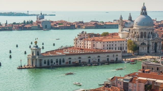 Italien-Venedig-sonnigen-Tag-Santa-Maria-della-Salute-Basilika-Campanile-Blick-Punkt-Panorama-4k-Zeitraffer