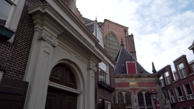 Die-alten-Gebäude-rund-um-die-Stadt-Amsterdam