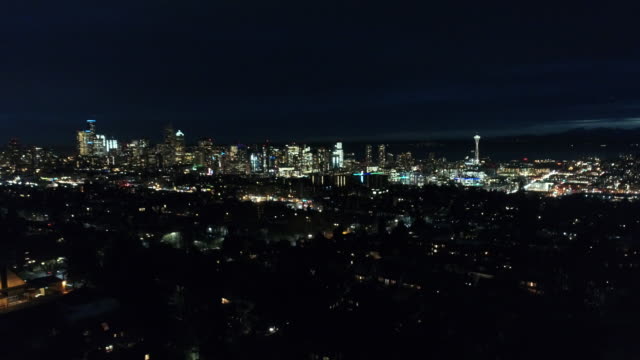 Seattle-Washington-Night-Lights-antena-del-horizonte-al-atardecer