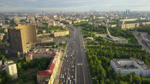 Rusia-día-tiempo-Moscú-vdnh-famoso-paisaje-urbano-hotel-tráfico-perspectiva-aérea-panorama-4k