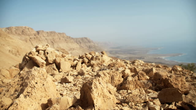 Desert-clifs-near-the-Dead-Sea-in-Israel