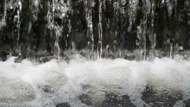 Kleiner-Wasserfall-auf-dem-Fluß-Rea.