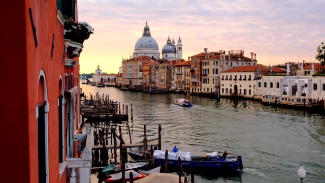 Beautiful-Skyline-Sunrise-in-Venice-Grand-Canal-Italy.-View-of-Basilica-di-Santa-Maria-della-Salute,-Cityscape-Venice