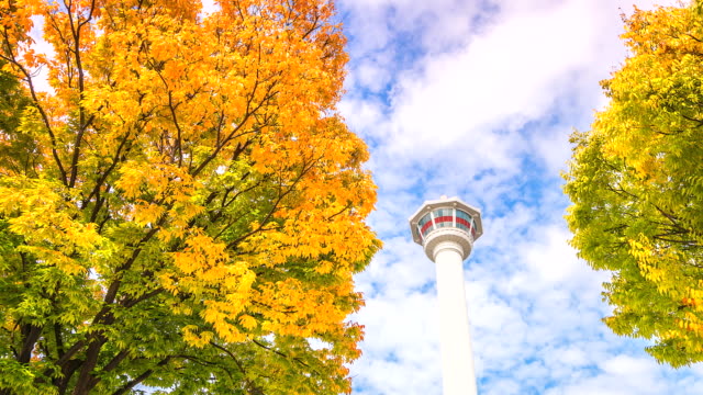 4K-Zeitraffer-Busan-Tower-im-Herbst-von-Südkorea