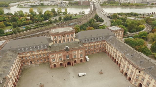 Vuelo-de-Drone-sobre-Universidad-de-Mannheim