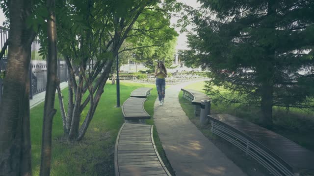 girl-walking-in-the-Park-with-a-phone