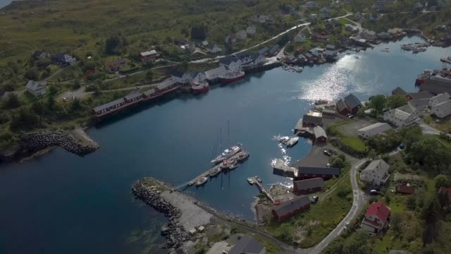 Luftaufnahme-des-kleinen-Dorf-in-Norwegen,-Sorvagen