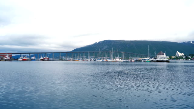 Ansicht-des-Jachthafens-in-Tromsø,-Nordnorwegen