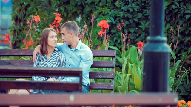 Loving-couple-on-a-bench-in-the-park