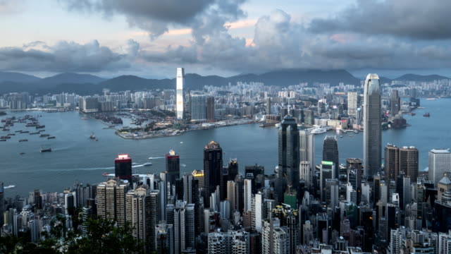 abenddämmerung-panning-Zeitraffer-vom-Gipfel-in-Hongkong