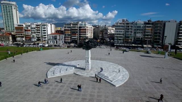 Izmir-Square-Drohne,-Stadtplatz-von-von-Drohne
