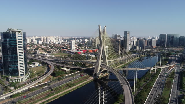 Puente-se-quedó-en-Sao-Paulo,-Brasil.