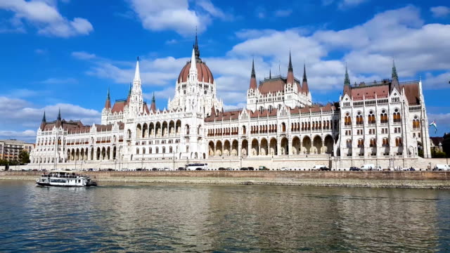 4K-footage-of-the-Parliament-in-Budapest-during-a-boat-trip-along-the-Danube-River.