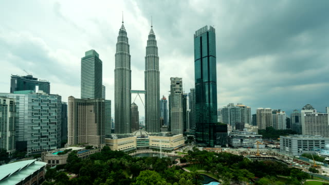 Zeitraffer-von-Kuala-Lumpur-Stadtbild-unter-bewölktem-Himmel