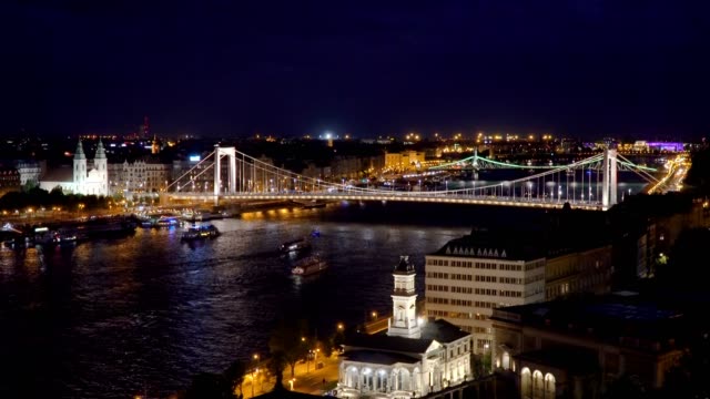 Beleuchtete-Elisabethbrücke