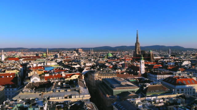 Luftaufnahmen-von-Wien-mit-dem-Stephansdom