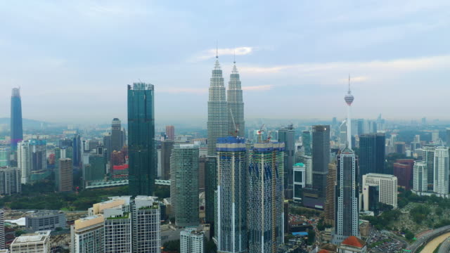 Abend-Zeit-Kuala-Lumpur-Stadtzentrum-Bau-aerial-Panorama-4k-Malaysia