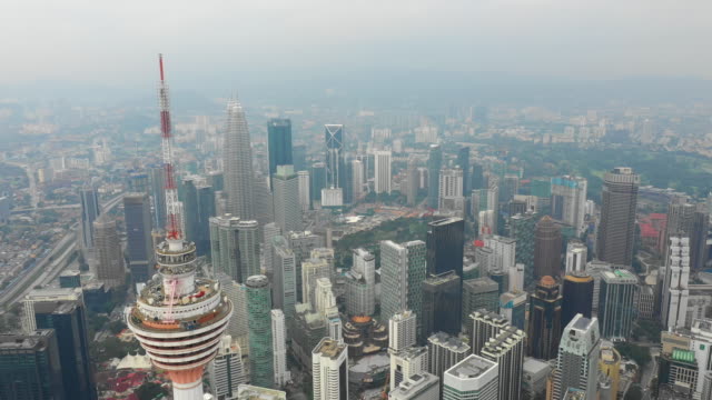 Kuala-Lumpur-Stadtbild-Innenstadt-von-berühmten-Türmen-aerial-Panorama-4k-Malaysia
