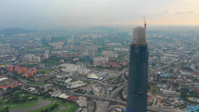 Sonnenuntergang-Himmel-Kuala-lumpur-Innenstadt-Megatall-Bau-Luft-Panorama-Zeitspanne-4k-malaysia