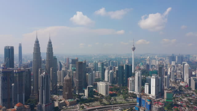 soleado-día-Kuala-Lumpur-ciudad-centro-famosas-Torres-panorama-aéreo-4k-Malasia