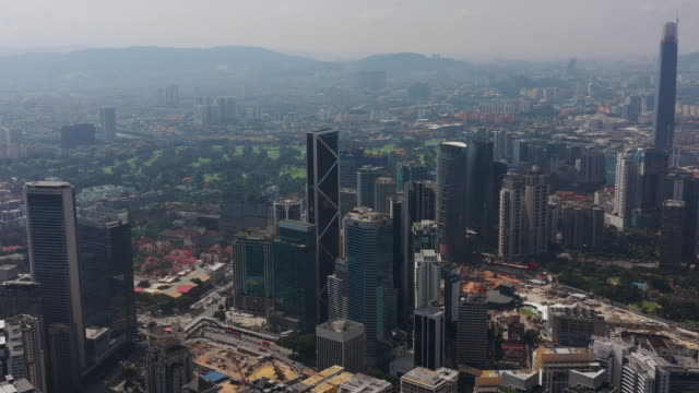 soleado-día-Kuala-Lumpur-ciudad-centro-construcciones-aéreas-panorama-4k-Malasia