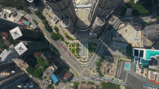 Sonnliche-Kuala-Lumpur-Stadt-Innenstadt-berühmten-Türme-Verkehrsplatz-die-Luft-oben-Panorama-4k-malaysia