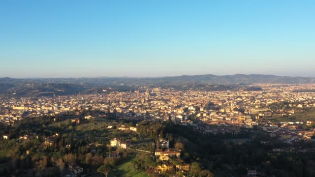 Reveal-Shot-of-Florence-at-Sunrise