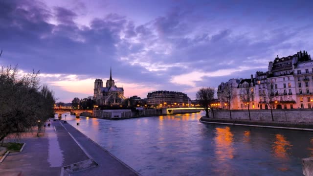 Sunset-Notre-Dame-Cathedral,-Paris,-France