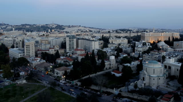 La-noche,-vista-aérea-con-la-antigua-muralla-de-la-ciudad,-Jerusalén,-Israel