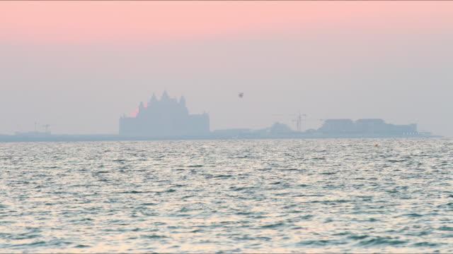 Blick-auf-den-Strand-bei-Sonnenuntergang-Zeitraffer-von-dubai