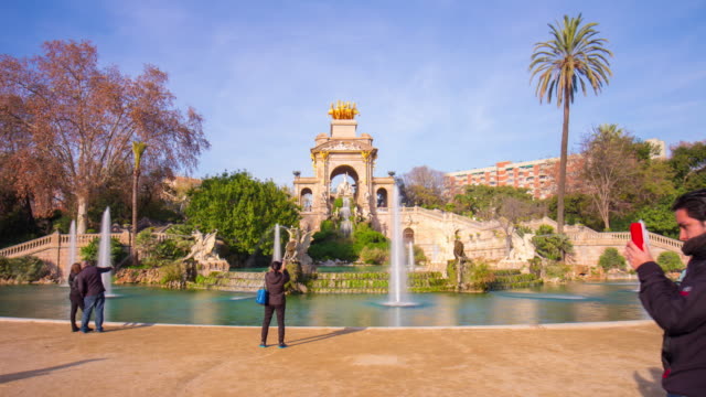 España-Barcelona-luz-de-día-Ciutadella-Parque-fountain4k-lapso-de-tiempo