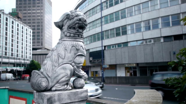 Chinese-dog-near-Chinatown-in-Birmingham,-England.