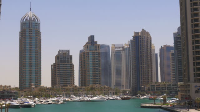 marina-de-dubai-día-soleado-Golfo-panorama-4-k,-Emiratos-Árabes-Unidos