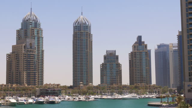 VAE-Dubai-Marina-Tag-Golf-Panoramablick-4-K