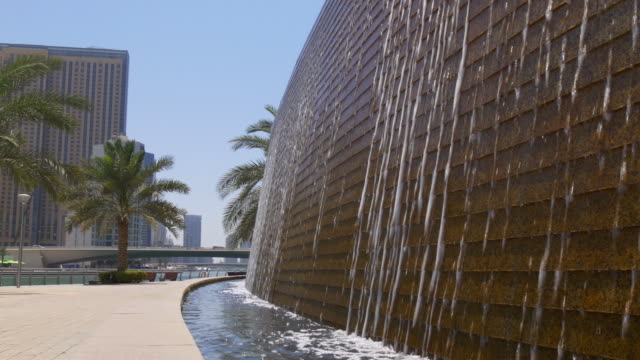 VAE-Tageslicht-Dubai-Marina-gehen-Bucht-Brunnen-4-K