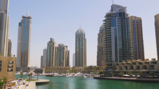 Luz-de-sol-Marina-de-dubai,-Emiratos-Árabes-Unidos-Vista-panorámica-al-Golfo,-4-K