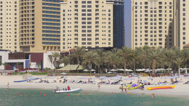 Marina-de-dubai,-Emiratos-Árabes-Unidos-verano-JBR-Atestado-Playa-4-K