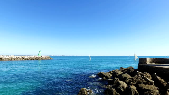 Segeln-im-Hafen-von-Lagos,-Portugal