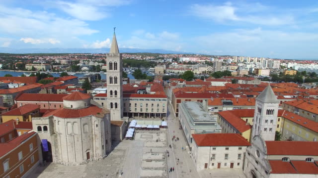 Tower-of-cathedral-of-St.-Anastasia-in-Zadar,-Croatia