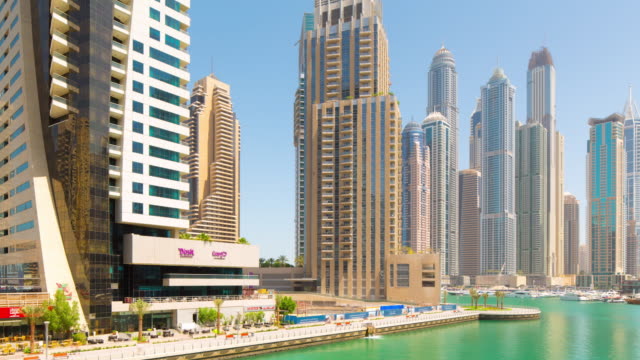 Emiratos-Árabes-Unidos-día-soleado-Dubai-Marina-turística-vista-panorámica-a-la-bahía-de-4-k-lapso-de-tiempo