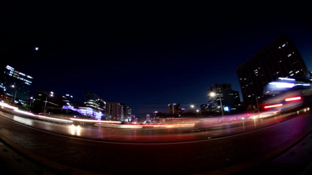 Timelapse-of-night-road-traffic-in-Seoul,-South-Korea