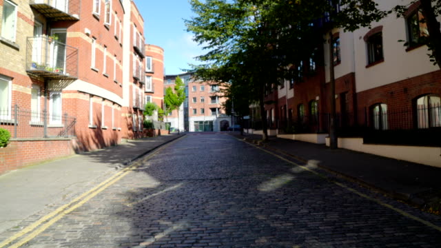 Friedliche-Dublin-Straße-in-einem-Morgen