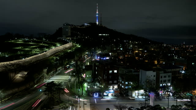 Lapso-de-tiempo-de-Corea-del-sur-Seul-ciudad-TV-torre-puesta-del-sol-de-la-noche
