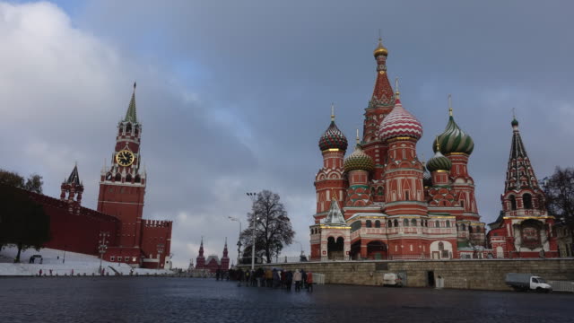 Lapso-de-tiempo-de-Kremlin-Plaza-Roja-en-Moscú