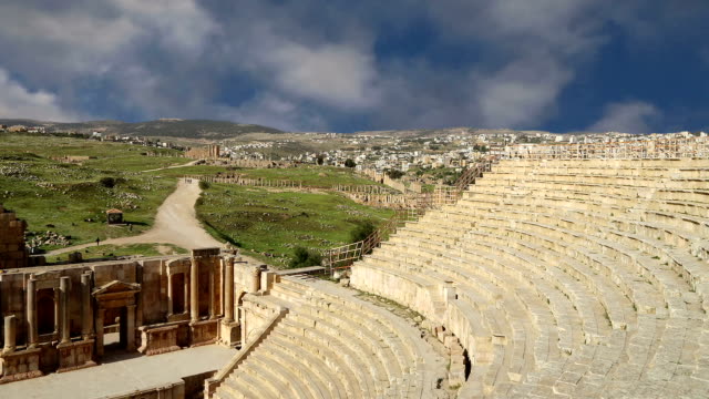 Amphitheater-in-Jerash-(Gerasa-of-Antiquity),-capital-and-largest-city-of-Jerash-Governorate,-Jordan